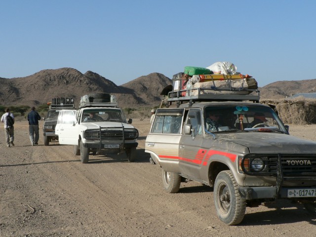Vehicles on road to Digdiga
