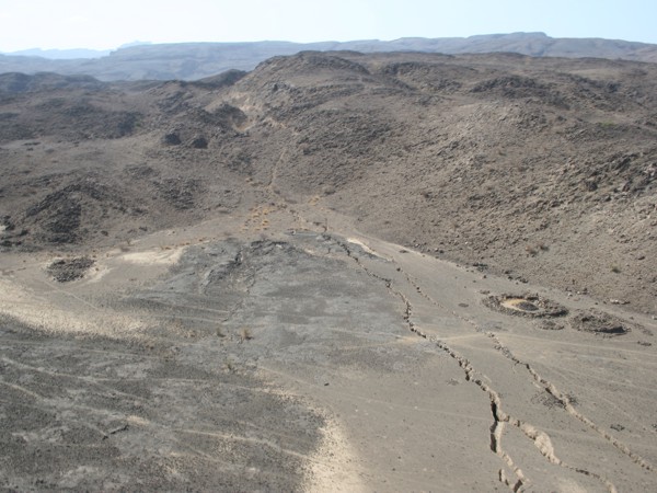 Fissures along the centre of the rift